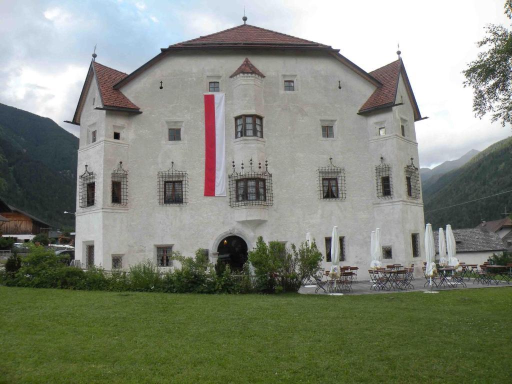 Ansitz Heufler Hotel Rasun di Sopra Luaran gambar