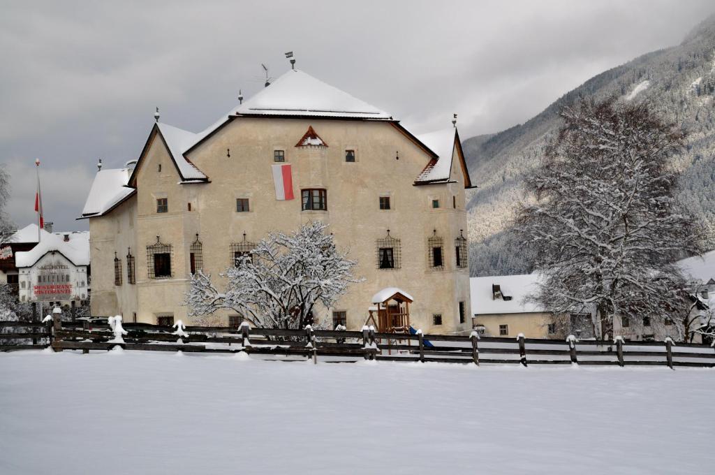 Ansitz Heufler Hotel Rasun di Sopra Luaran gambar