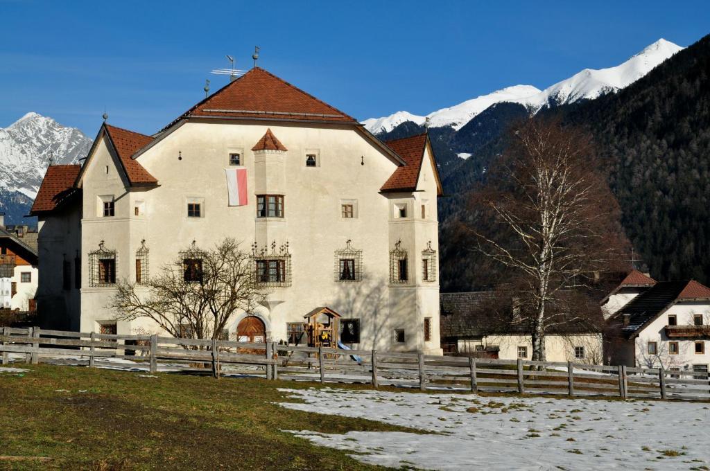 Ansitz Heufler Hotel Rasun di Sopra Luaran gambar